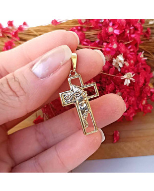 Pingente Religioso Cruz com Detalhe do Rosto de Cristo Folheado em Ouro 18K